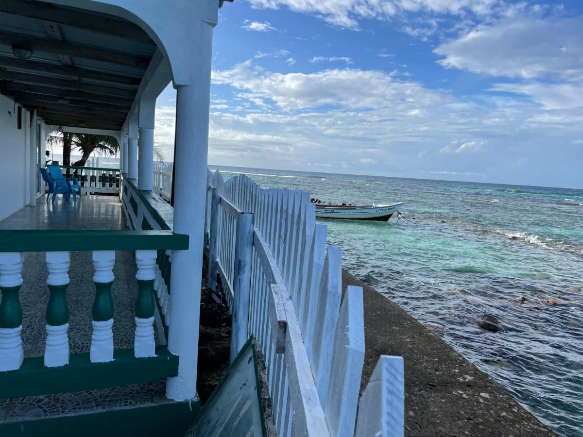 The Wave Hostel Corn Island Brig Bay Kültér fotó